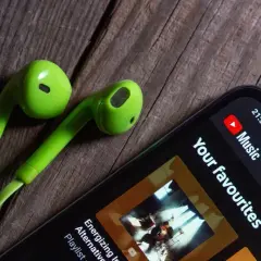 Jak pobrać tekst piosenki na telefon: 5 prostych sposobów