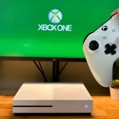 Jak podłączyć Xbox One S do monitora: Prosta instrukcja krok po kroku