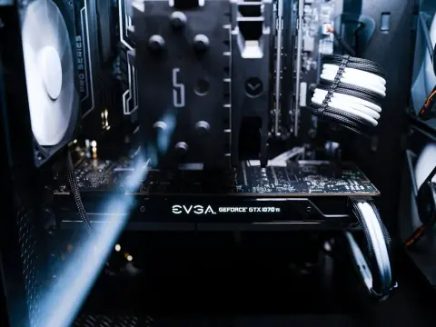 Jak podłączyć monitor do karty graficznej NVIDIA: 8 prostych kroków