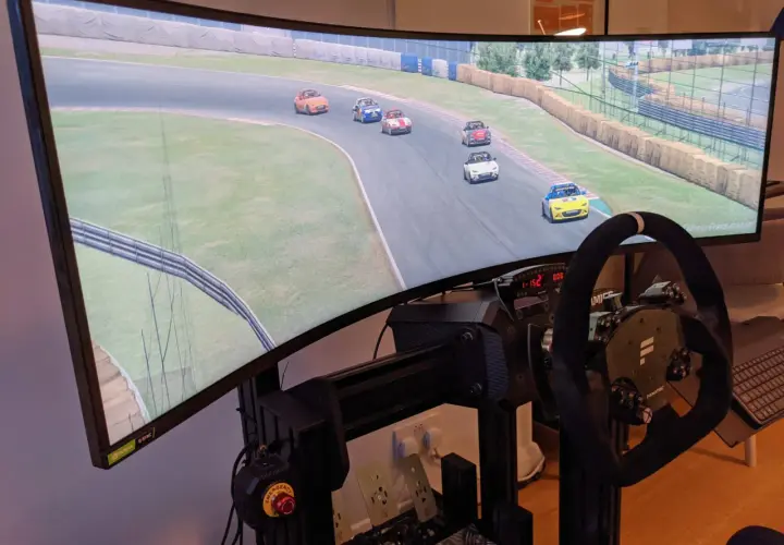 Najlepsze monitory do simracingu - wybierz idealny dla siebie