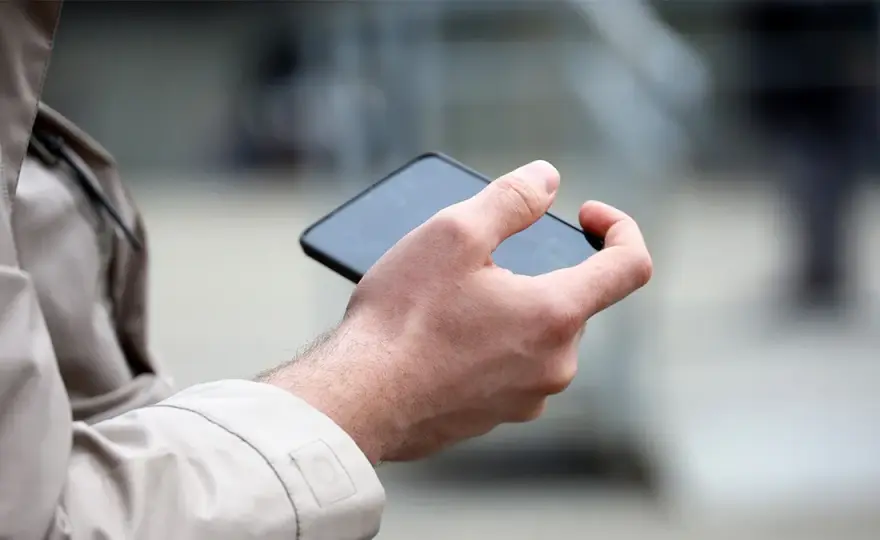 Jak pobrać obrazek na telefon - prosty sposób na każdym urządzeniu