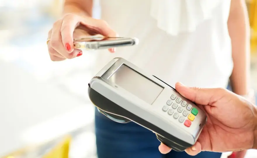 Jak płacić NFC w PKO BP po zmianach? Alternatywy dla HCE i więcej informacji